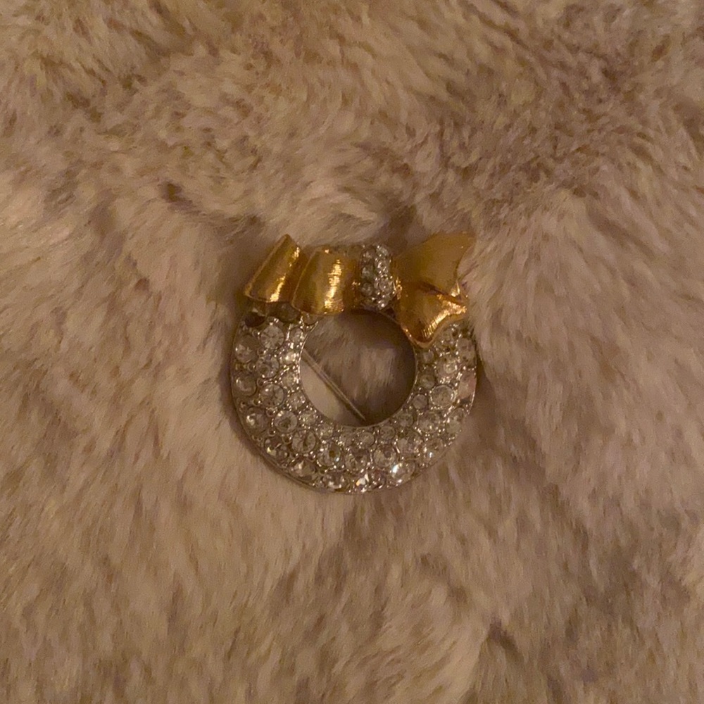 Swarovski Pin rhodium played wreath brooch